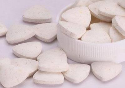 小狗不吃不喝光想趴着怎么办（详解：小狗食欲不好的原因）