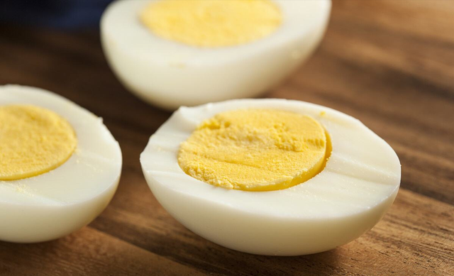 猫吃蛋黄的好处和坏处(猫吃蛋黄的好处和坏处有哪些)