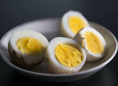 狗狗可以吃蛋黄吗(为什么要给狗狗吃蛋黄)