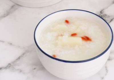 狗狗感冒咳嗽流鼻涕怎么办（狗狗感冒了怎么办）